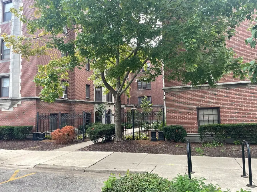 1111 Holley Court #113, Oak Park, IL 60301 - Image #2