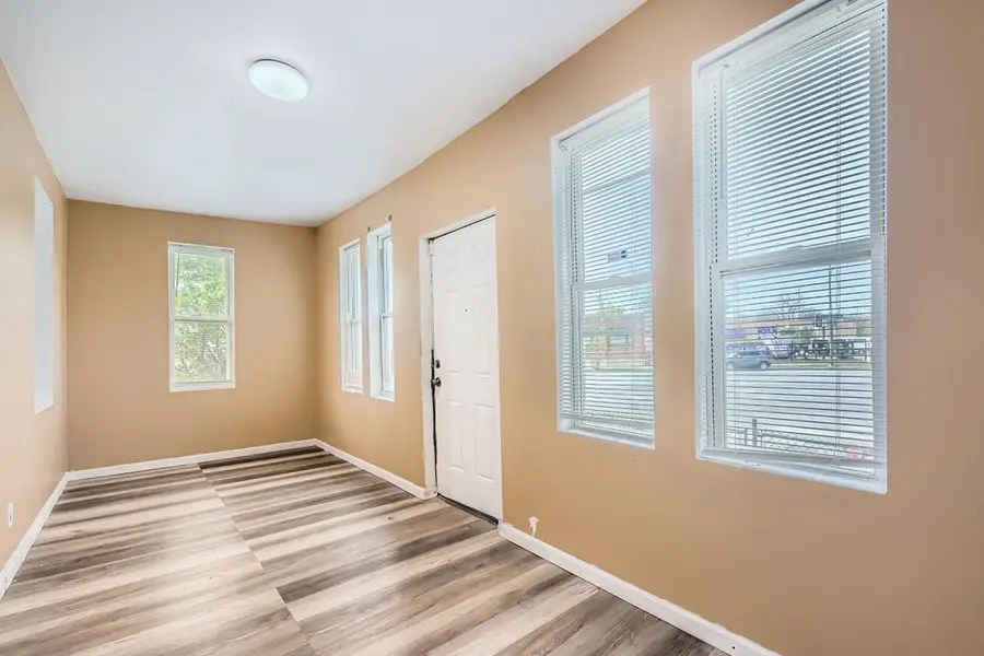 8151 S Bennett Avenue, Chicago, IL 60617 - Image #2