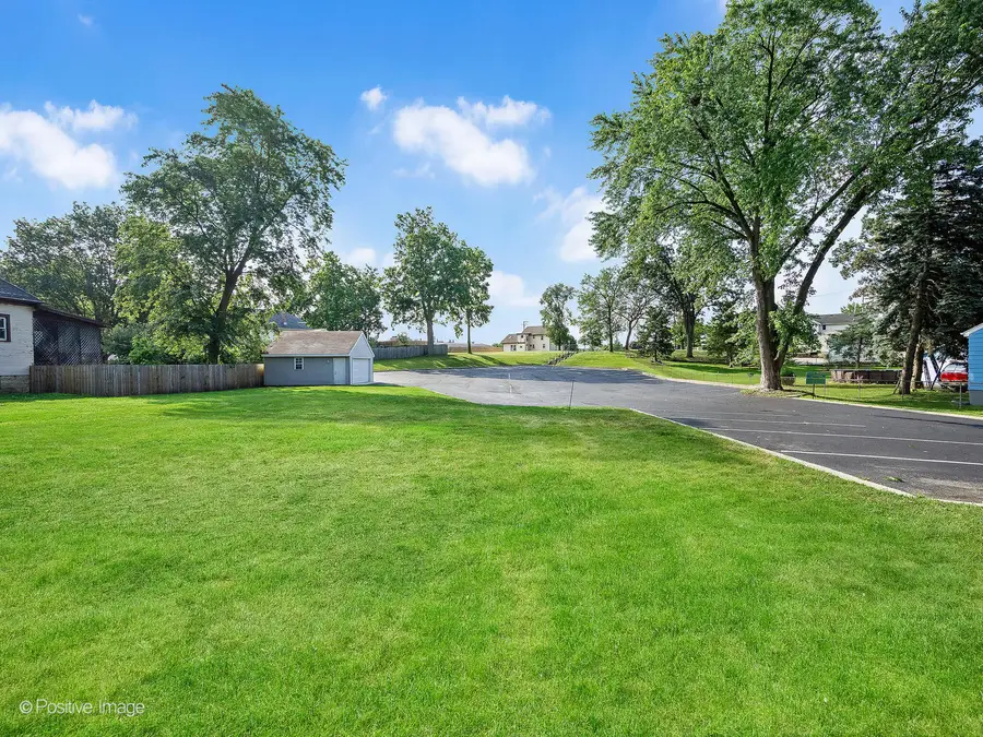 155 S Oakwood Avenue, West Chicago, IL 60185 - Image #2