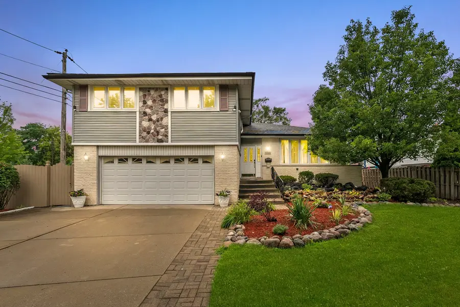 10652 Laramie Avenue, Oak Lawn, IL 60453 - Image #2