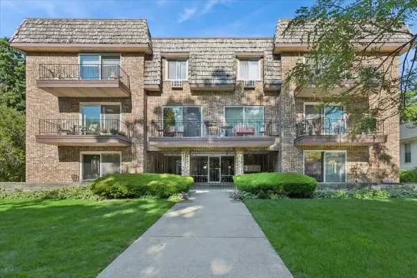 69 Lincoln Avenue #1S, Riverside, IL 60546