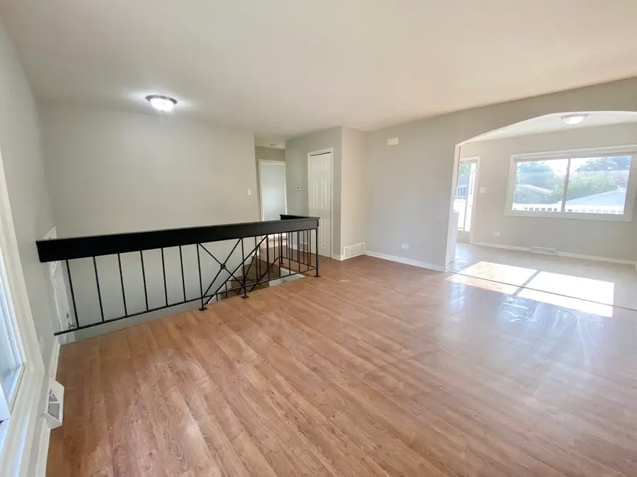 130 N Oak Lane, Glenwood, IL 60425 - Image #2