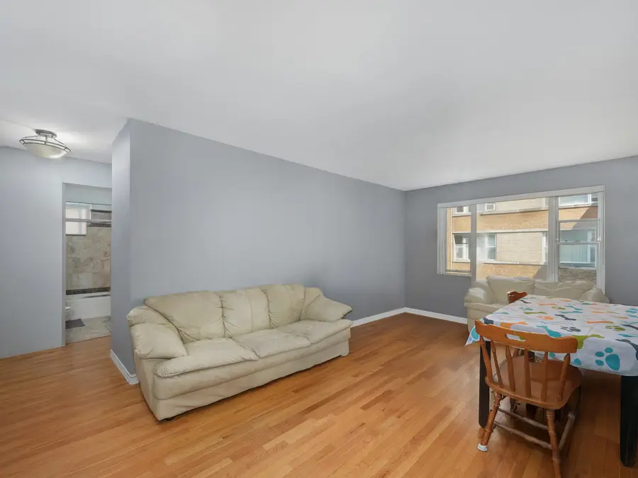 2424 W Estes Avenue #3B, Chicago, IL 60645 - Image #3