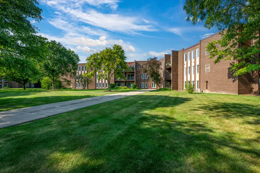 1450 Sandpebble Drive #333, Wheeling, IL 60090 - Image #3