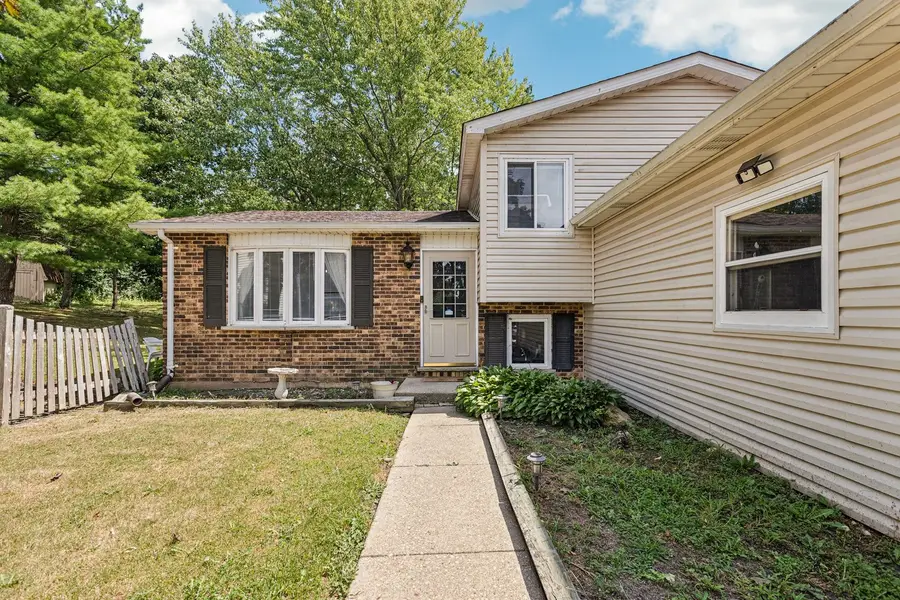 710 Greenbriar Lane, Lindenhurst, IL 60046 - Image #2