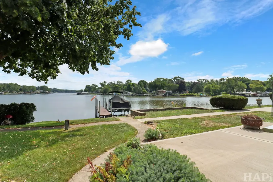 215 S Northwest Highway, Cary, IL 60013 - Image #3