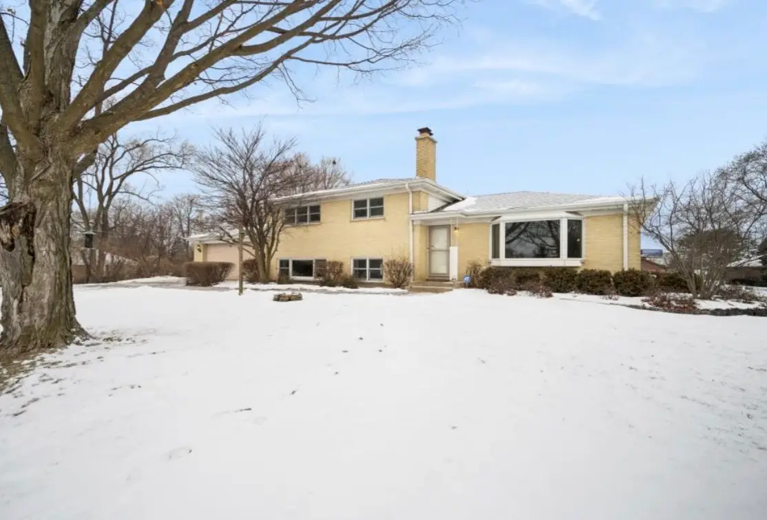 590 E Capri Drive, Palatine, IL 60074 - Image #1