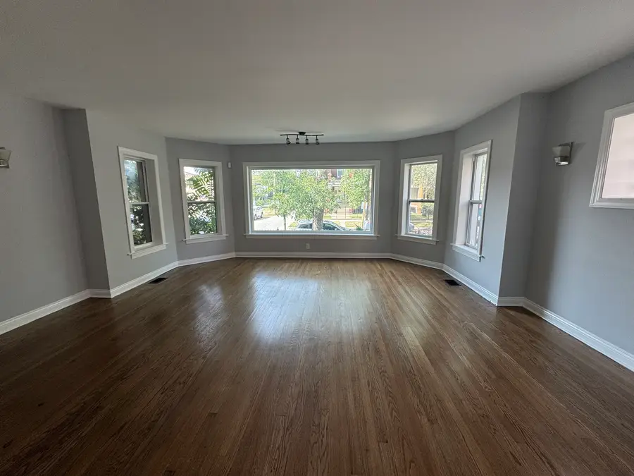 7847 S Bennett Avenue, Chicago, IL 60649 - Image #2