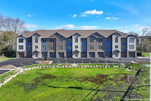 319 S Glendale Avenue #204, Barrington, IL 60010