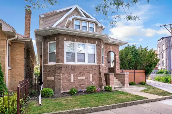 5838 N Sacramento Avenue, Chicago, IL 60659