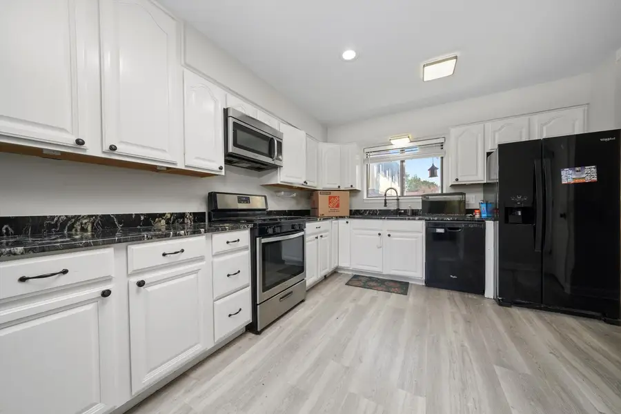 7333 Winthrop Way #10, Downers Grove, IL 60516 - Image #2