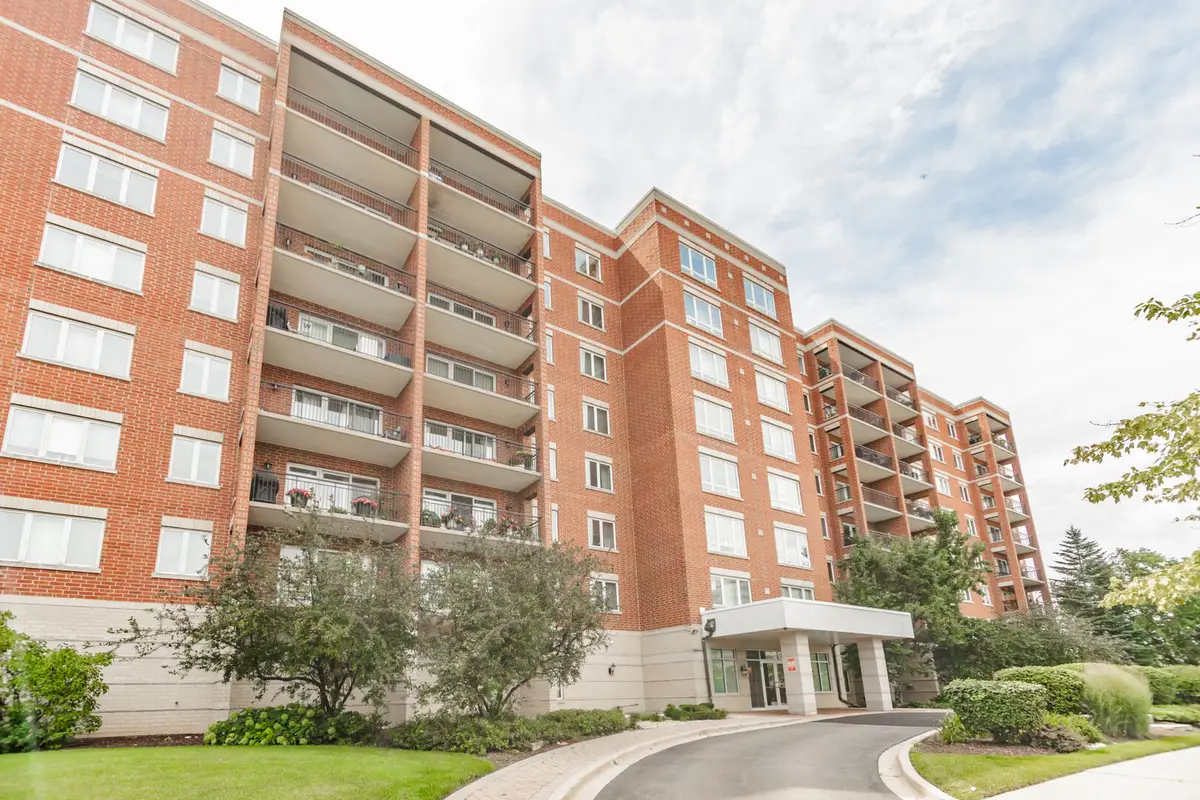 5555 N Cumberland Avenue #901, Chicago, IL 60656 - Image #1