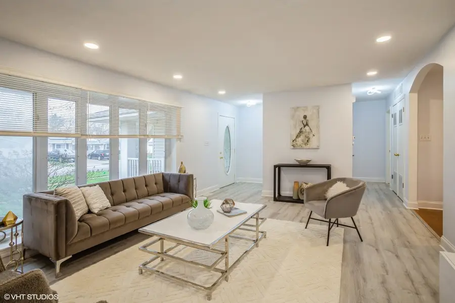 943 Maple Lane, Elk Grove Village, IL 60007 - Image #3