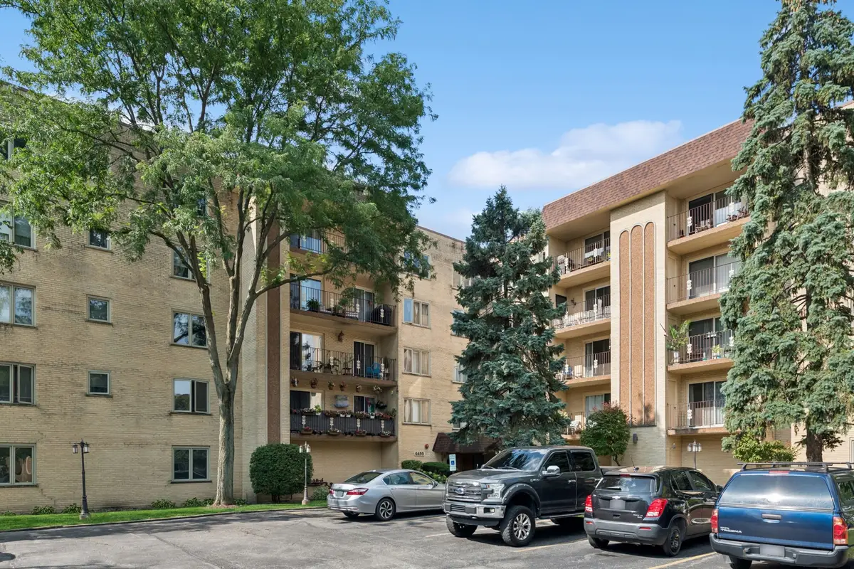 6455 W Belle Plaine Avenue #208, Chicago, IL 60634 - Image #1