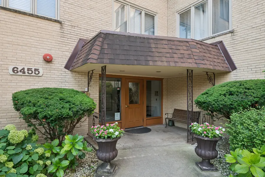6455 W Belle Plaine Avenue #208, Chicago, IL 60634 - Image #2