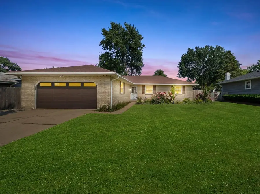 1071 Almond Drive, Aurora, IL 60506 - #2