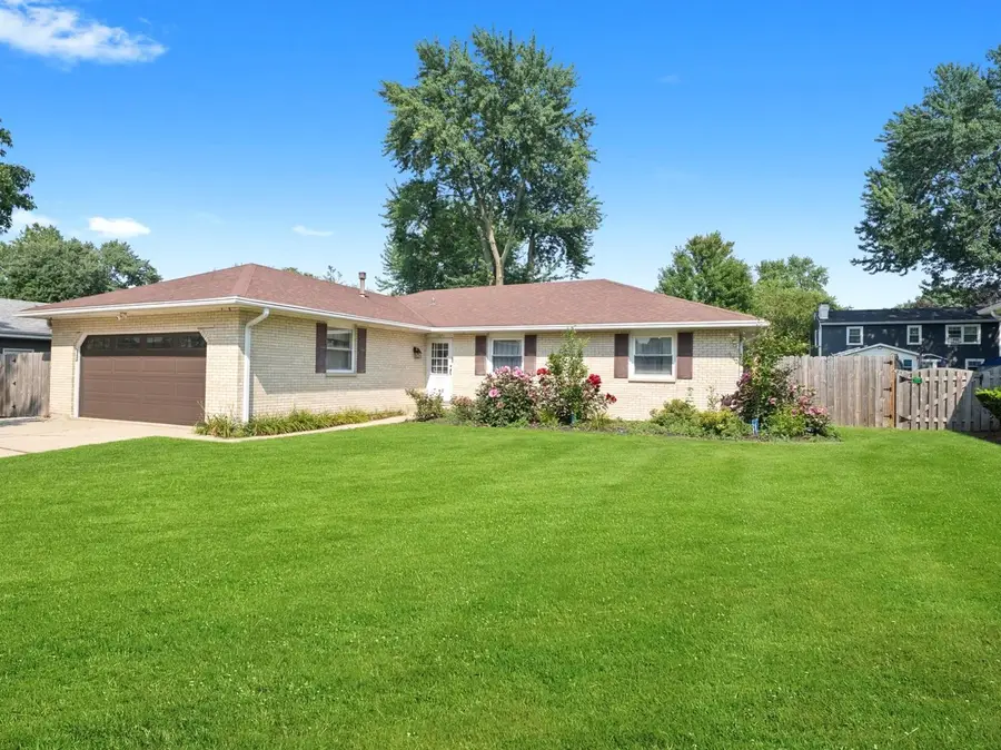 1071 Almond Drive, Aurora, IL 60506 - #3