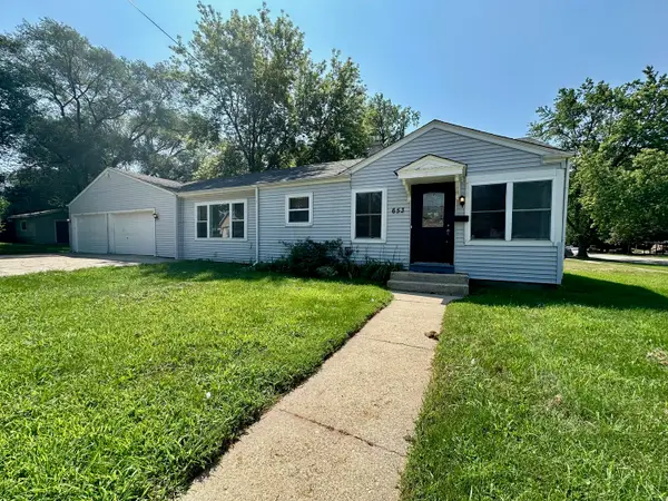 653 Elgin Avenue, Elgin, IL 60120