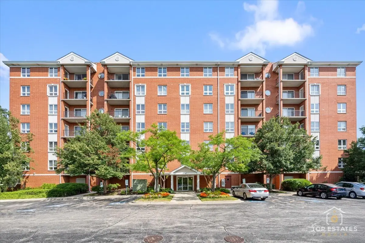 190 N Milwaukee Avenue #3-604, Wheeling, IL 60090 - Image #1