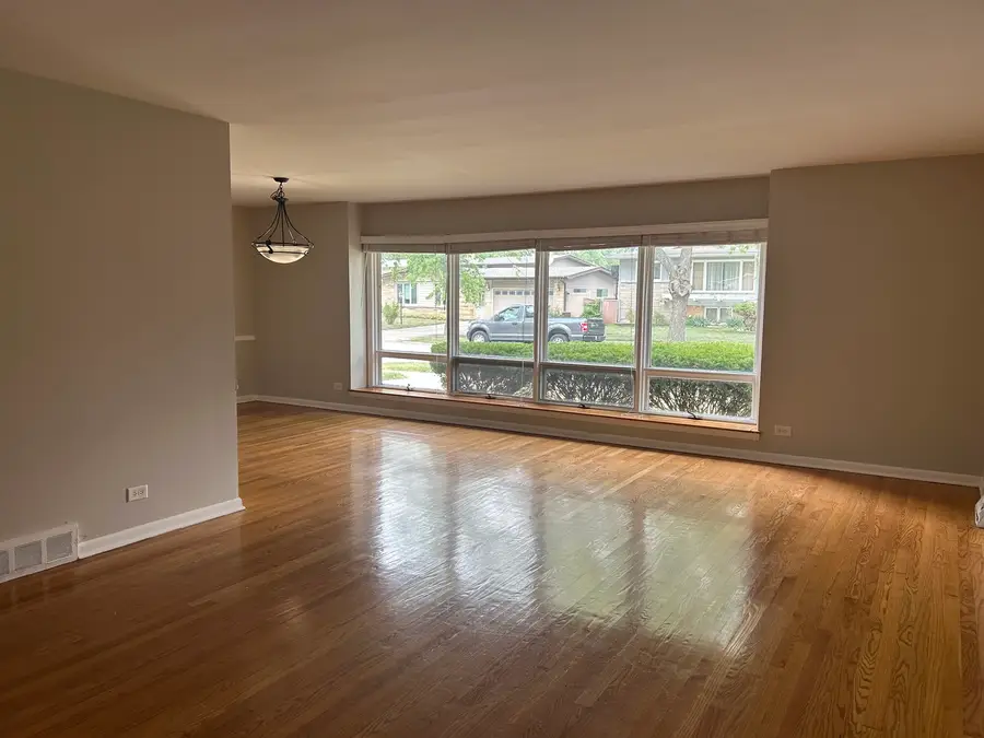 330 W Holly Court, Glenwood, IL 60425 - Image #2