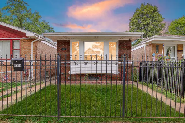 10502 S Hoxie Avenue, Chicago, IL 60617