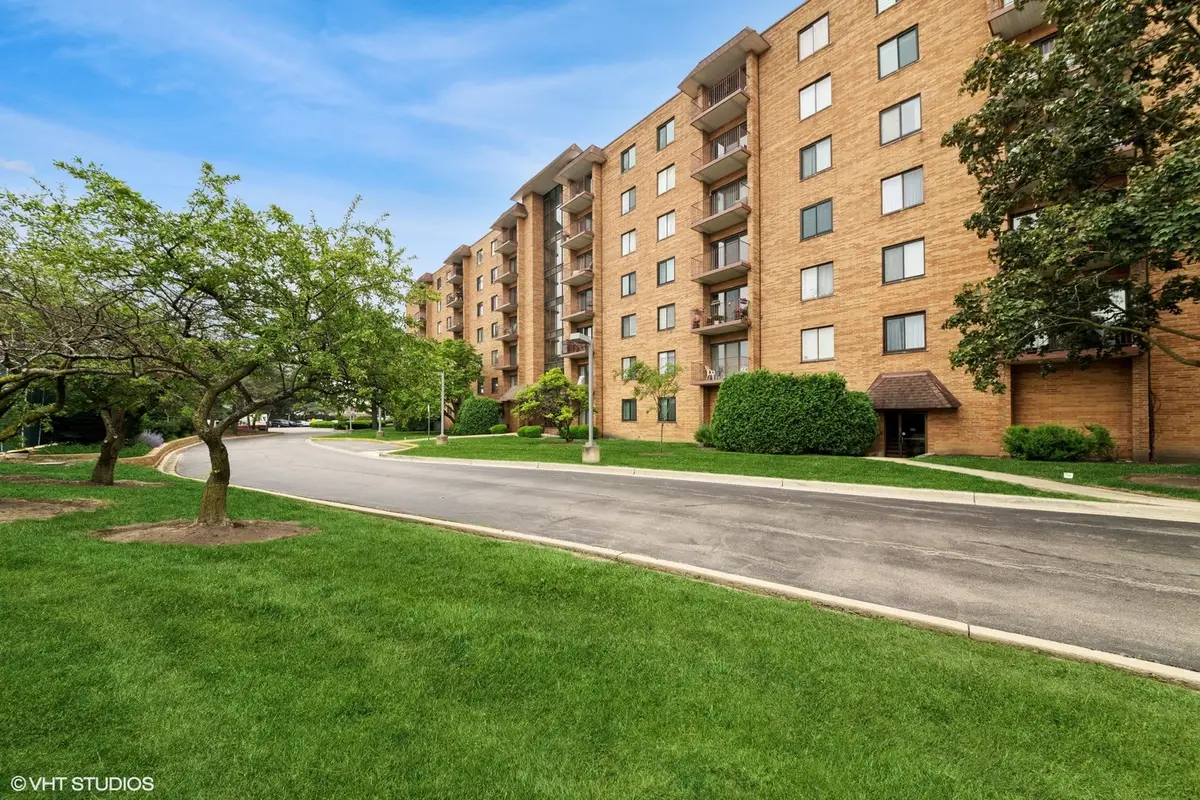 1717 W Crystal Lane #701, Mount Prospect, IL 60056 - Image #1
