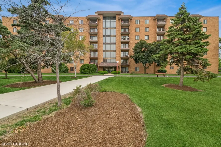 1717 W Crystal Lane #701, Mount Prospect, IL 60056 - Image #2