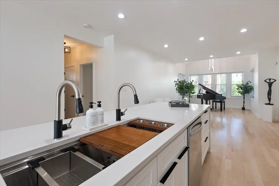 7440 S Oglesby Avenue, Chicago, IL 60649 - Image #3