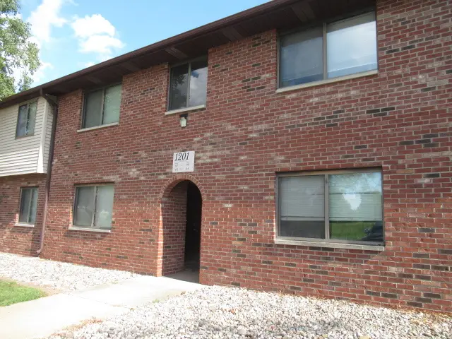 1201 Clifford Drive #4, Urbana, IL 61802 - Image #1
