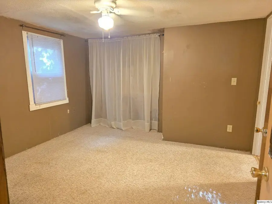 1717 N 4th, Quincy, IL 62301 - #3