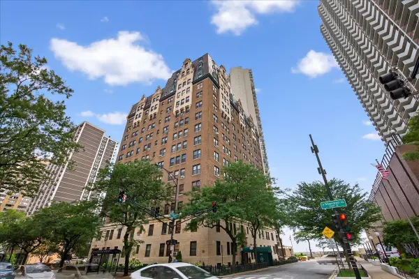 6101 N Sheridan Road #12E, Chicago, IL 60660