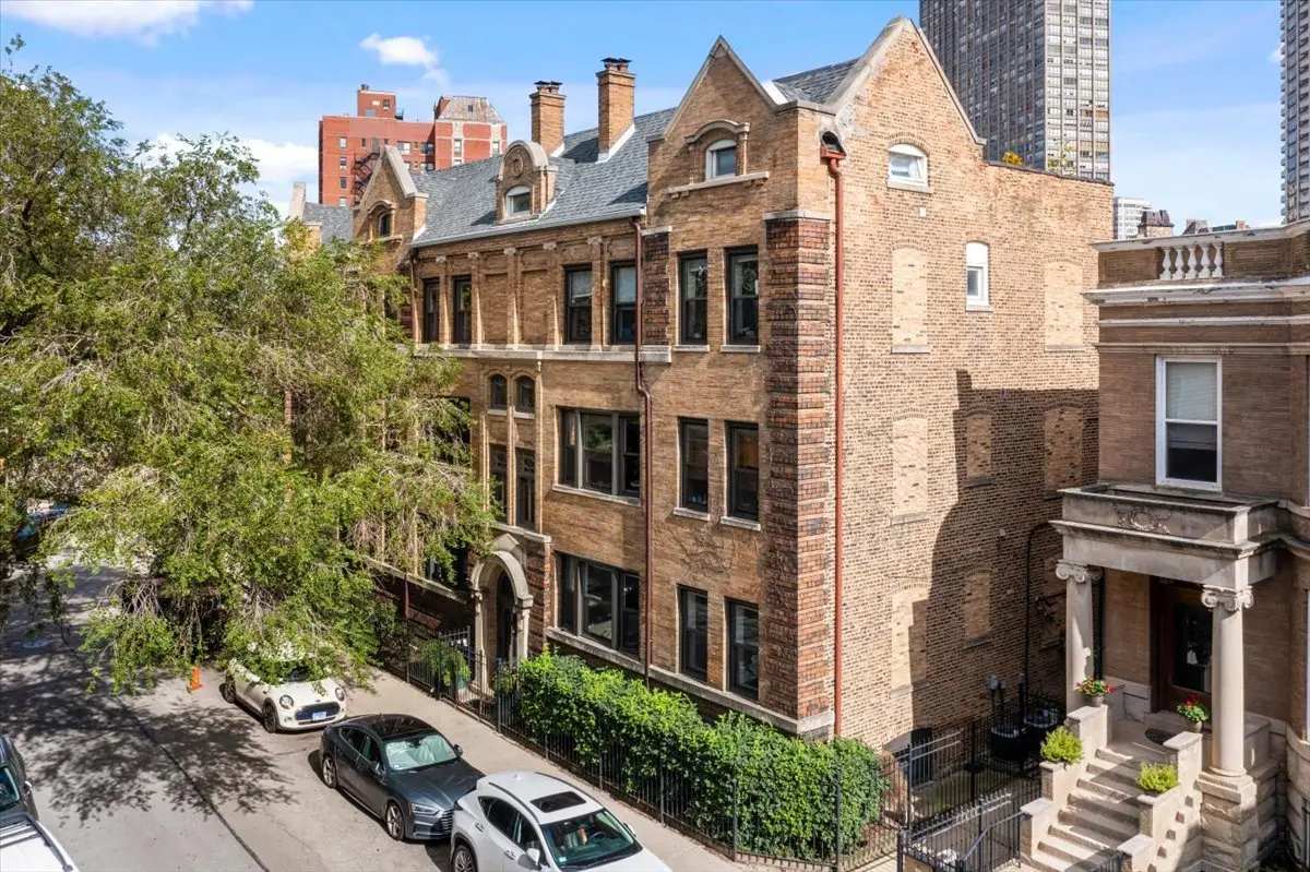 817 W Cuyler Avenue #1W, Chicago, IL 60613 - Image #1