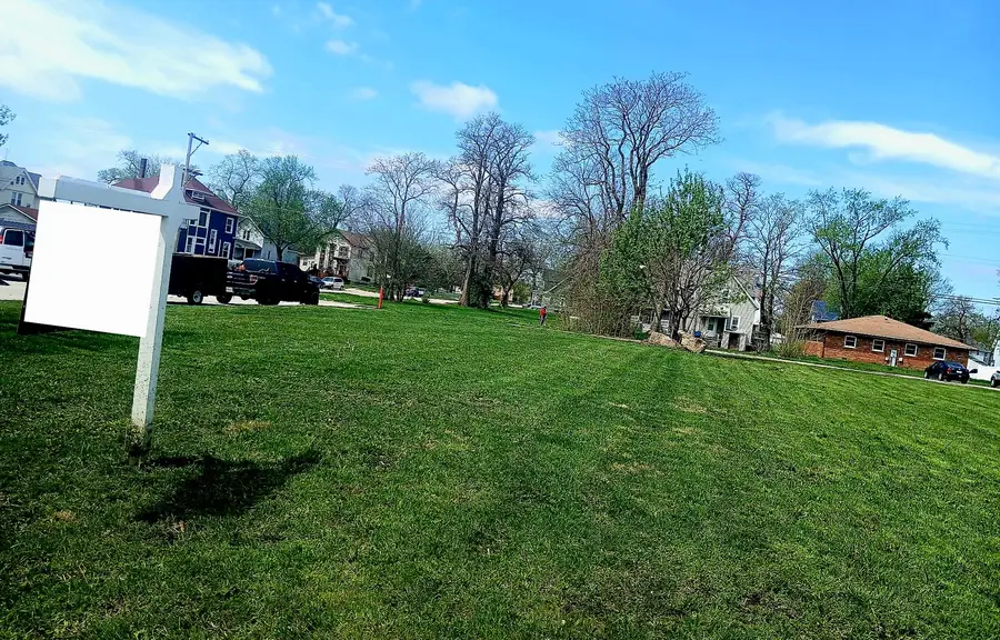 215 N Rosewood Avenue, Kankakee, IL 60901 - #3