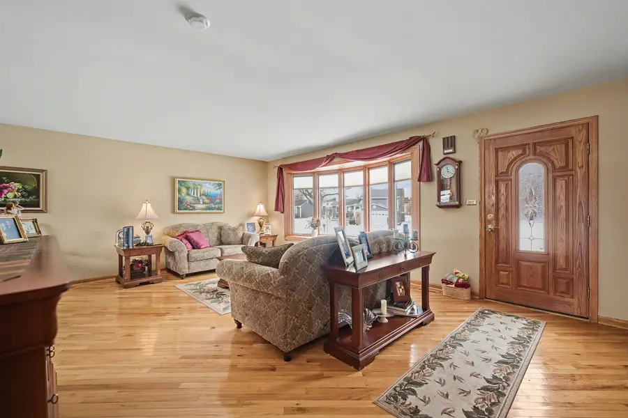 4100 N Victoria Drive, Hoffman Estates, IL 60192 - Image #3