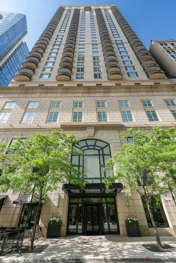 10 E Delaware Place #28E, Chicago, IL 60611