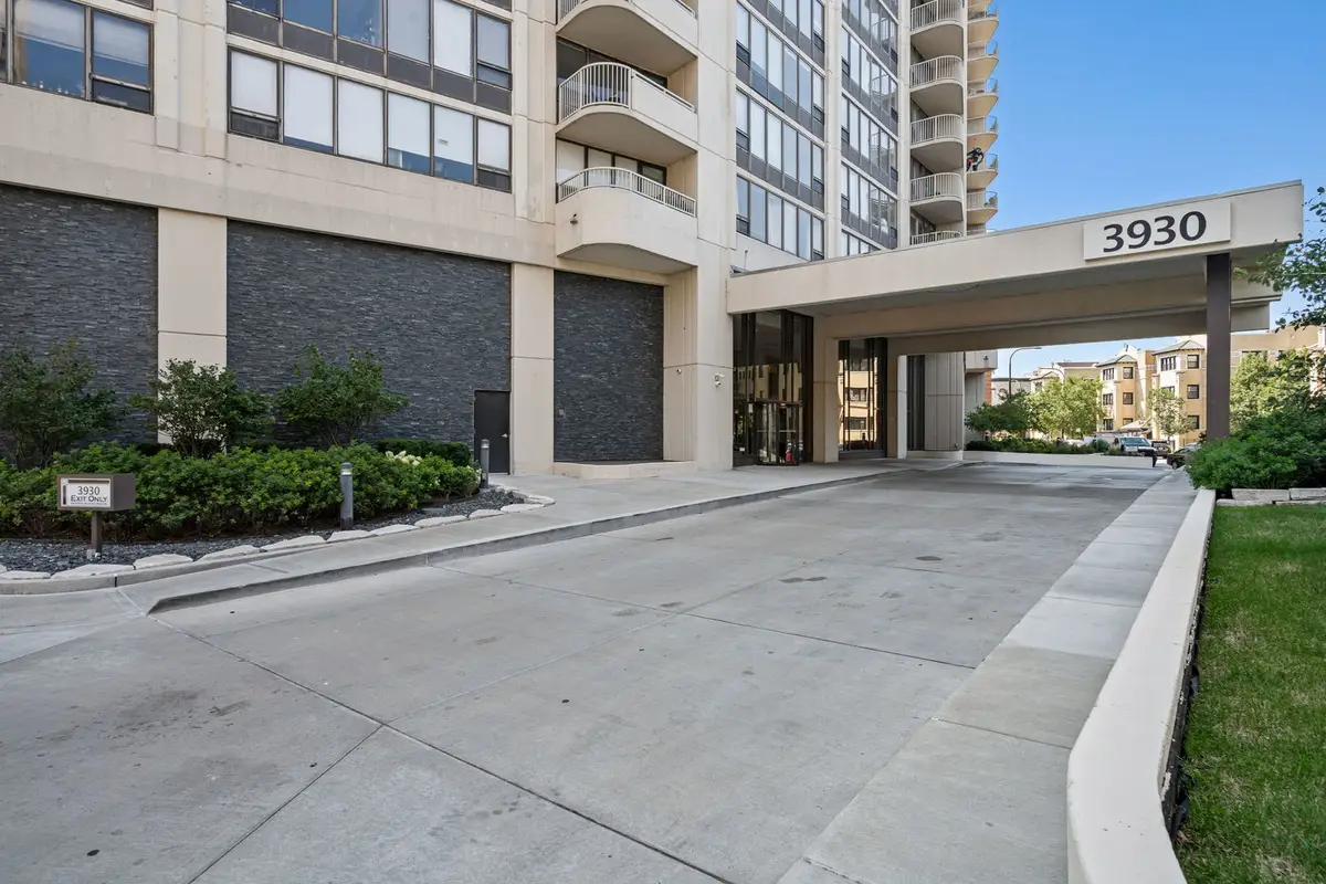 3930 N Pine Grove Avenue #2010, Chicago, IL 60613 - Image #1