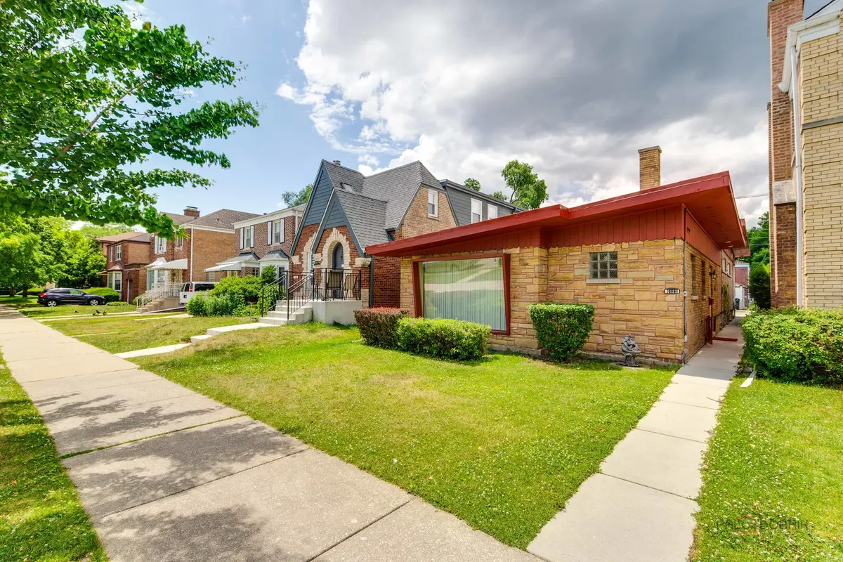 6122 N Central Park Avenue, Chicago, IL 60659 - Image #1