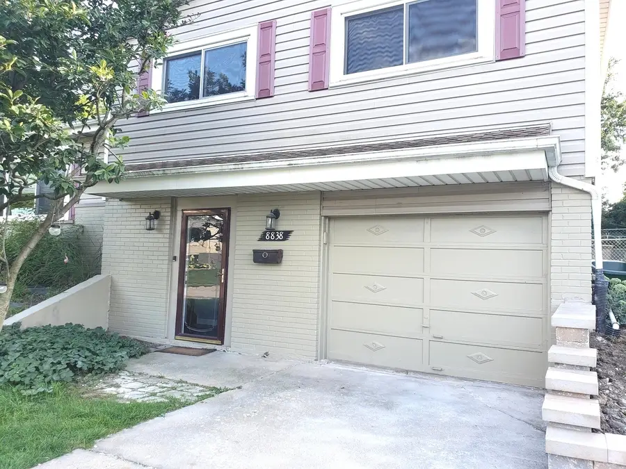 8838 Oakwood Drive, Hickory Hills, IL 60457 - Image #3
