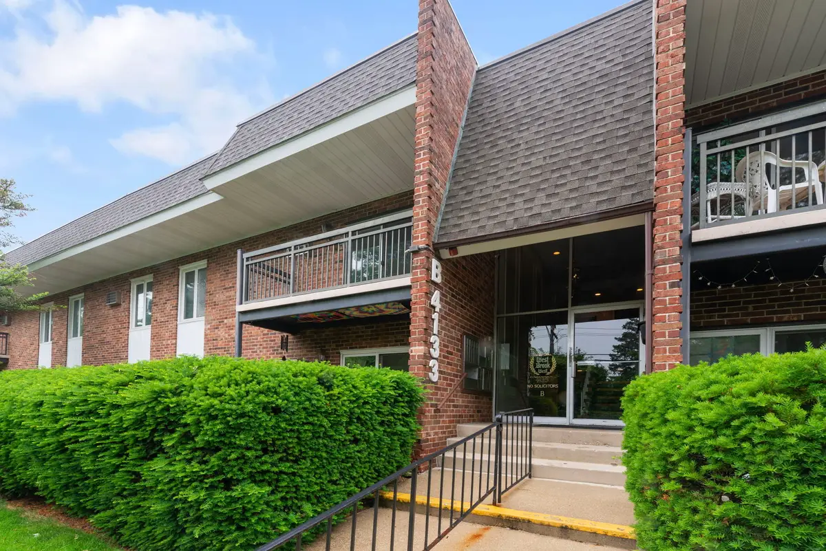 4133 Saratoga Avenue #B-220, Downers Grove, IL 60515 - Image #1