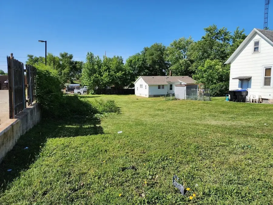 1216 W Market Street, Bloomington, IL 61701 - Image #2