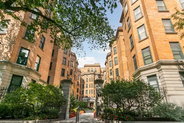 550 W Surf Street #C316, Chicago, IL 60657