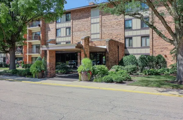 301 Lake Hinsdale Drive #106, Willowbrook, IL 60527