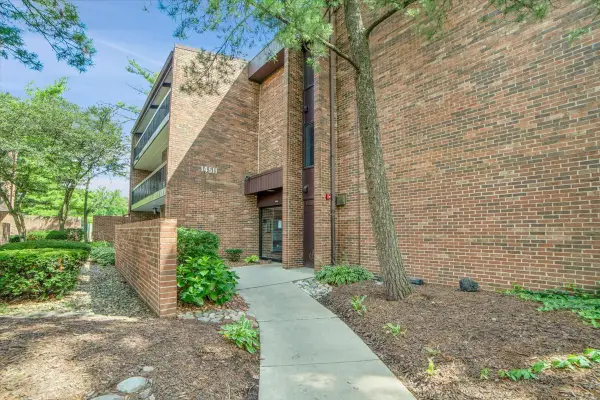 14511 Central Court #M2, Oak Forest, IL 60452