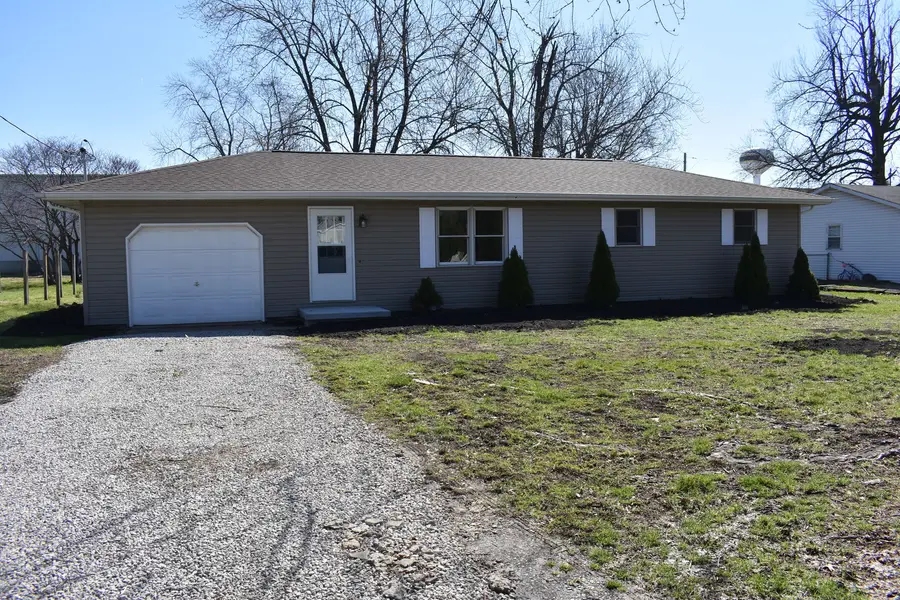 320 N Walnut, Arcola, IL 61910 - #2