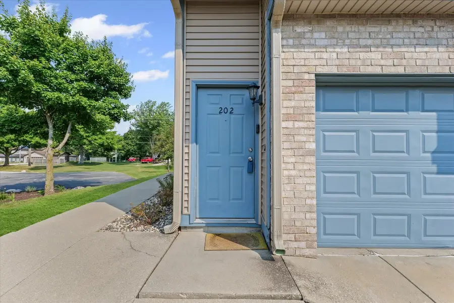 2404 Windward Boulevard #202, Champaign, IL 61821 - Image #3