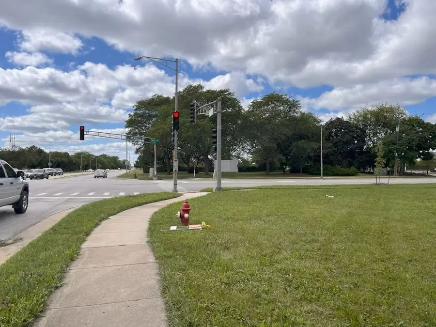 617 N Wilke Road, Arlington Heights, IL 60005 - Image #2