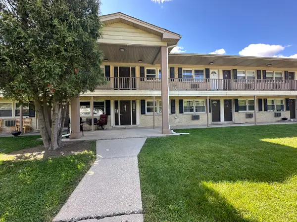 821 Bode Road #15, Elgin, IL 60120