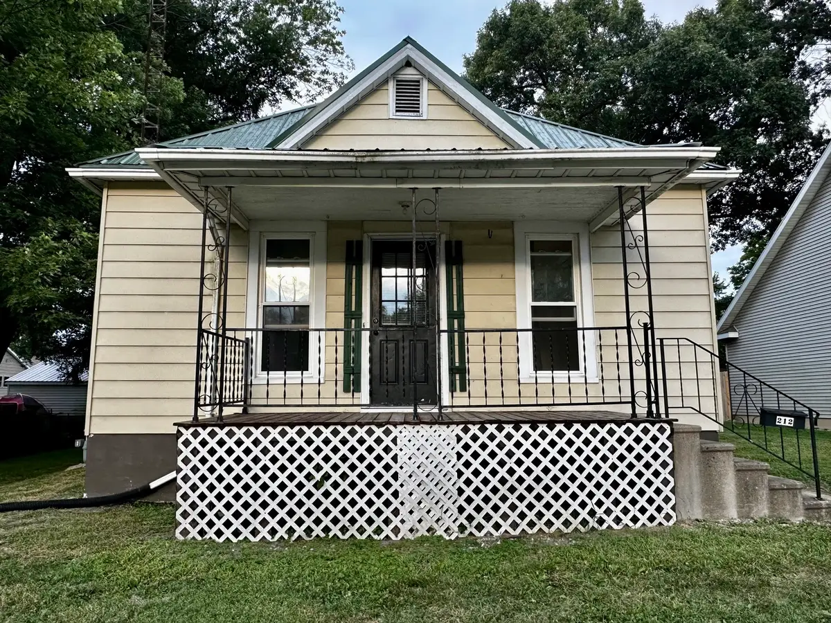 212 N Linden Street, Clinton, IL 61727 - #1