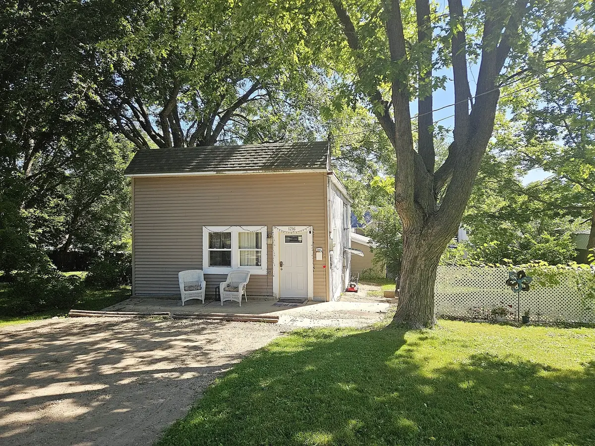 1216 S Ottawa Avenue, Dixon, IL 61021 - Image #1