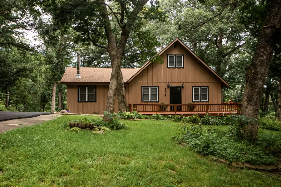 304 Wild Cherry Drive, Dixon, IL 61021 - Image #2